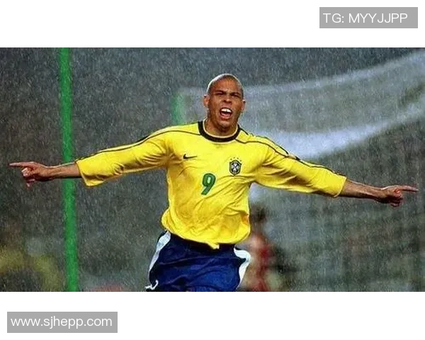 眼睛微微凸出的足球明星们的独特魅力与球场风采 眼睛微微凸出的足球明星们的独特魅力与球场风采