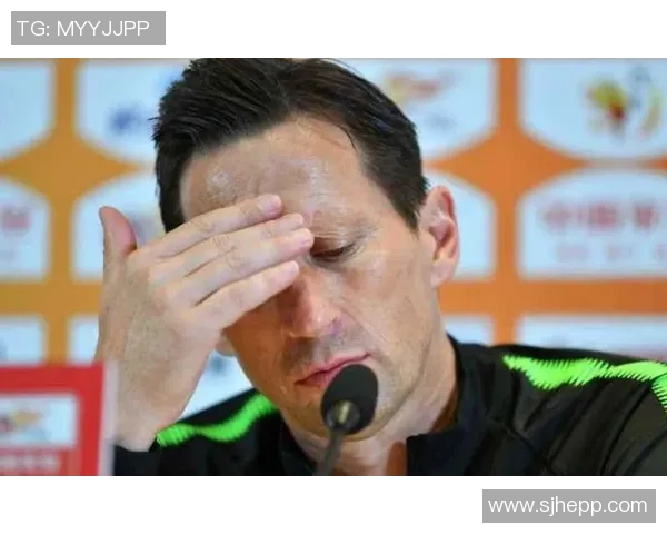 足球明星意外受伤鼻梁骨折引发球迷热议与关心