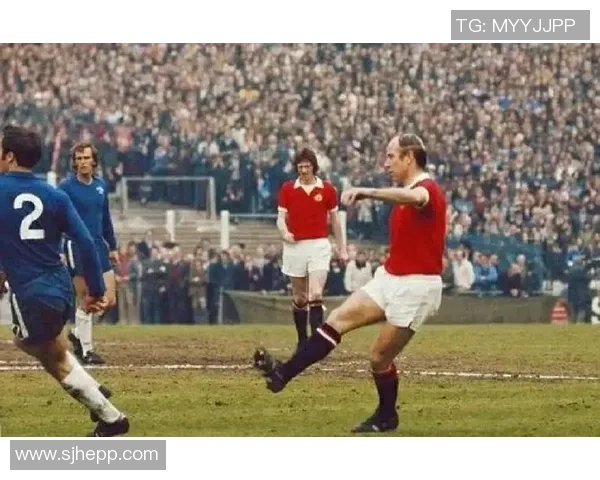 足球明星老男人的魅力与风采揭示岁月的沉淀与荣耀 足球明星老男人的魅力与风采揭示岁月的沉淀与荣耀