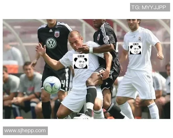 足球明星骂人背后的素质与职业形象对比分析